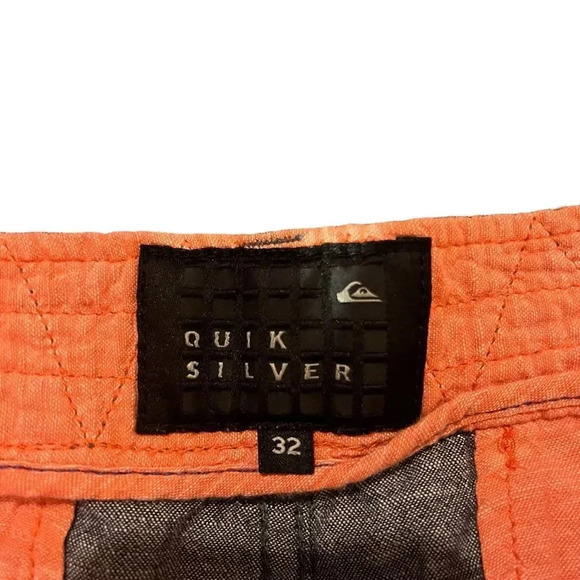 Men's QuikSilver Grey Bermuda Shorts Size 32 - Picture 2 of 3